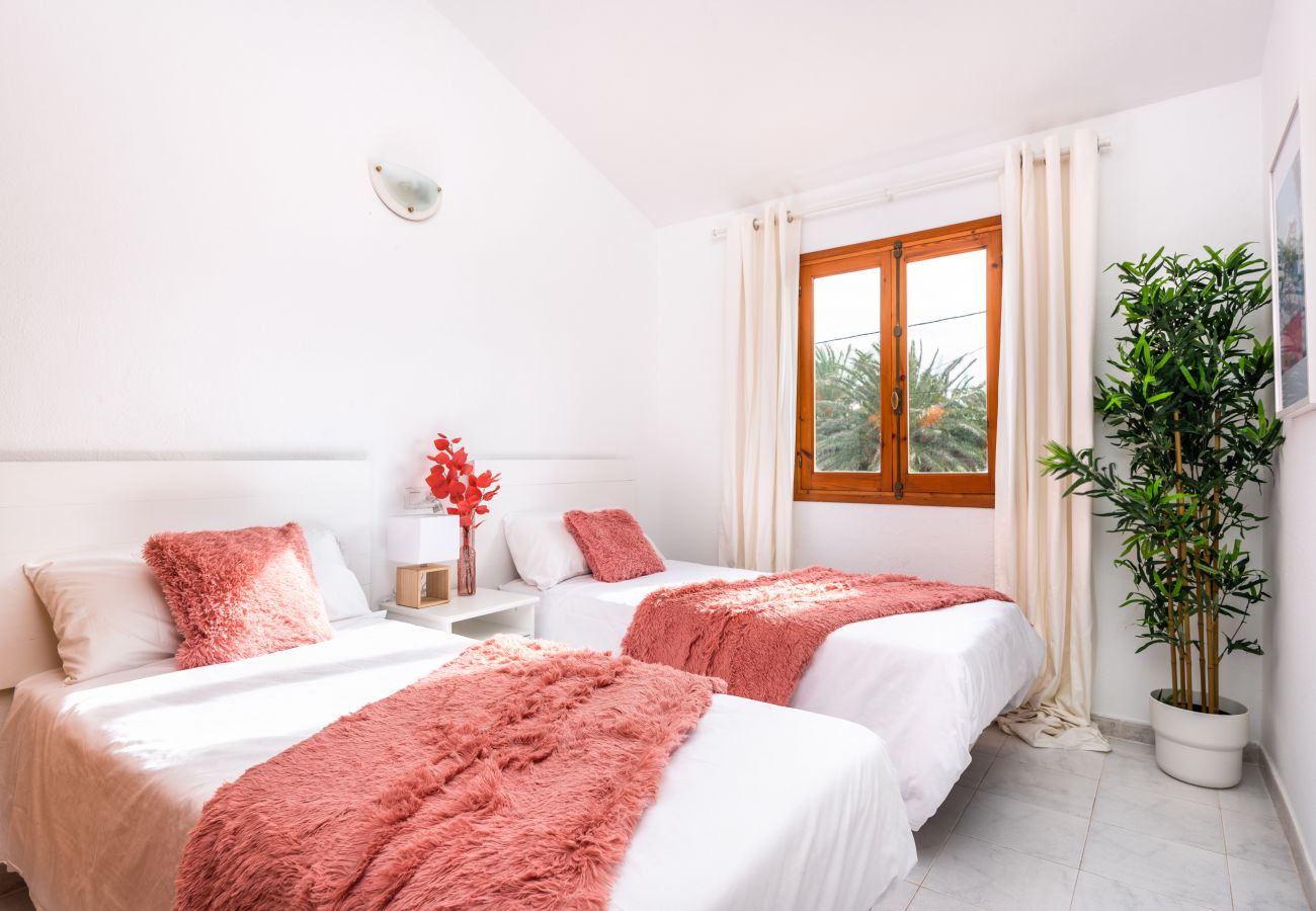 Ferienwohnung in Cala Blanca - Apartamento Palmeras 6