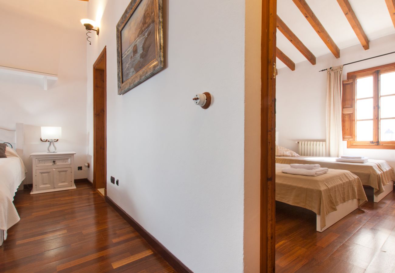 Ferienhaus in Alcudia - C. Es Convent, house in Alcudia with WiFi