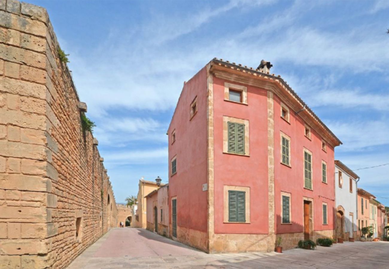 Ferienhaus in Alcudia - C. Es Convent, house in Alcudia with WiFi