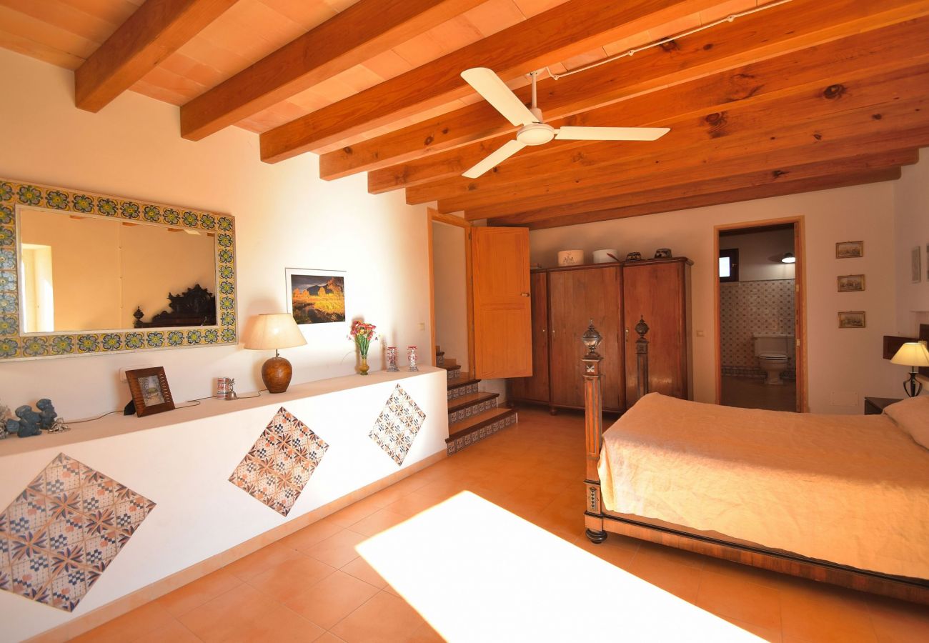 Bild eines der Schlafzimmer der Villa in Alcudia