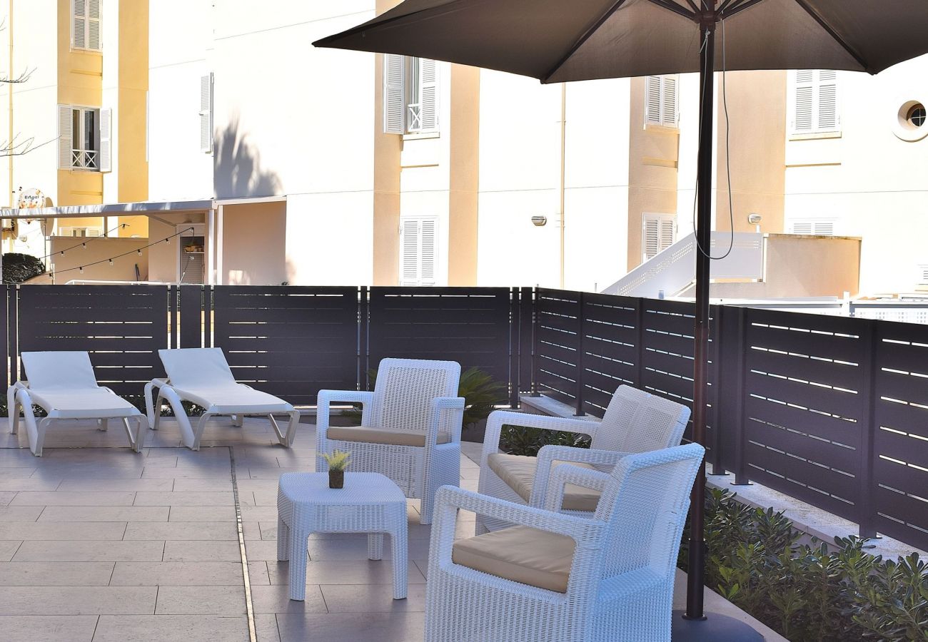Terrasse der Luxusfinca in can picafort