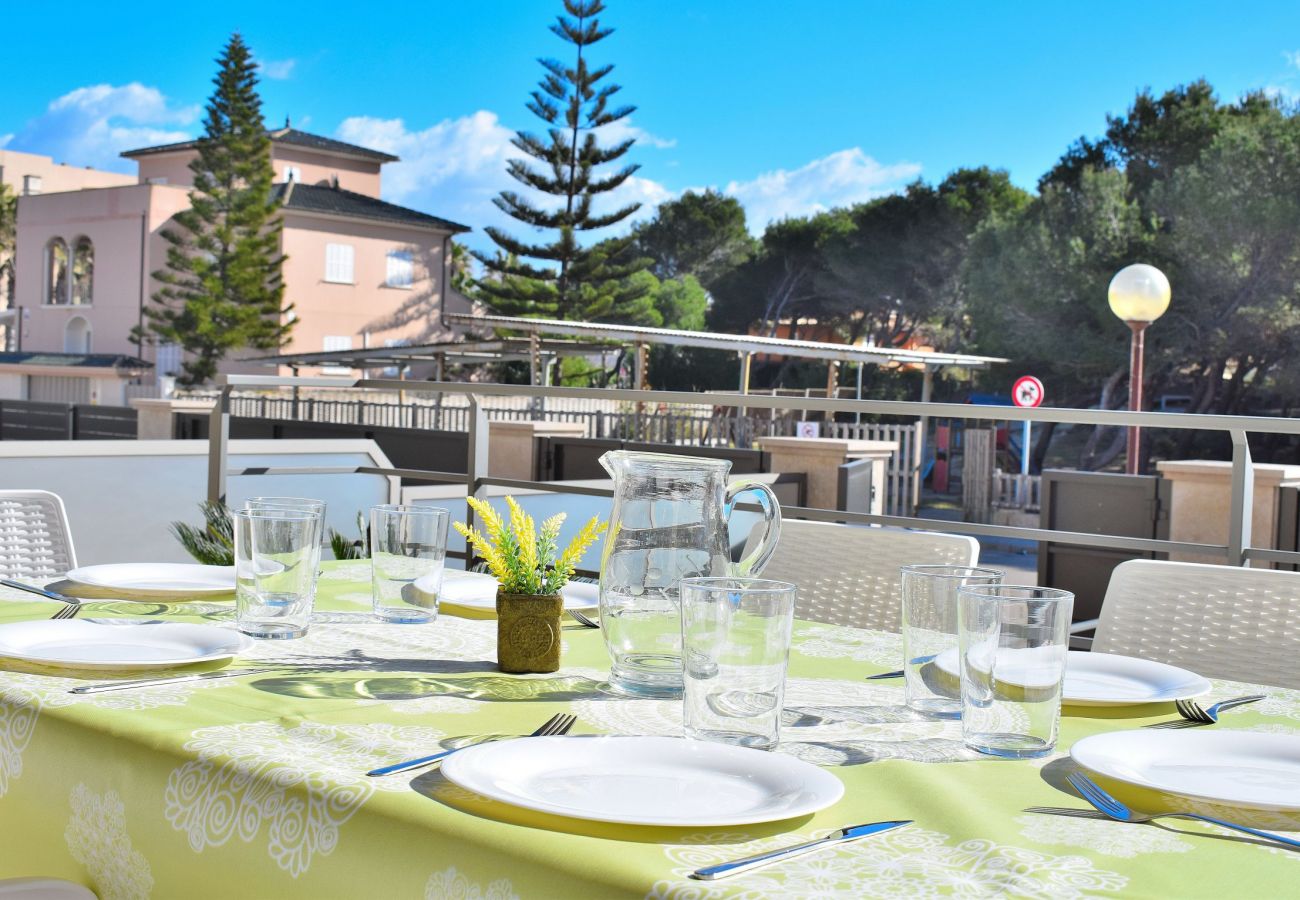 Terrasse der Luxusvilla auf Mallorca kann picafort