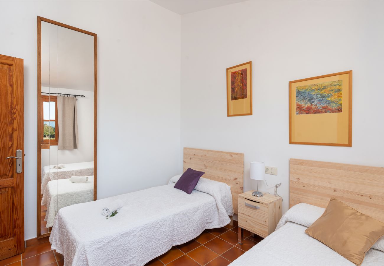 Villa in Llubi - V. Can Rafelino, pool and relax