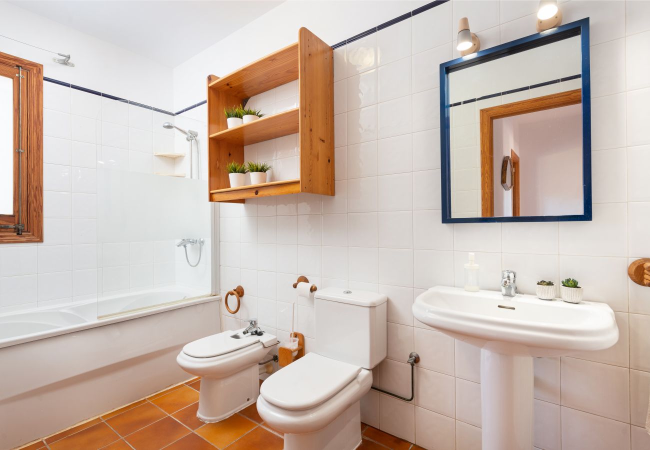 Villa in Llubi - V. Can Rafelino, pool and relax