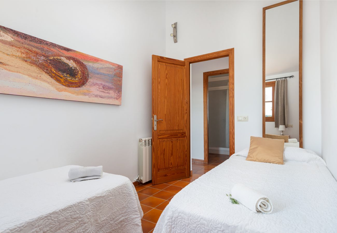 Villa in Llubi - V. Can Rafelino, pool and relax