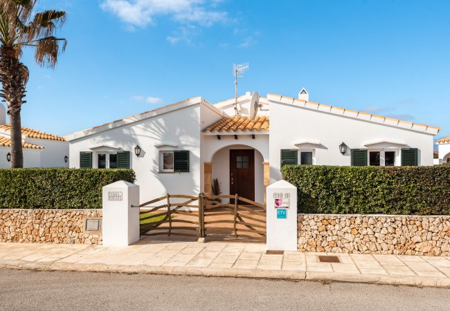 Villa in Cap d´Artruix - Menorca Fucsia