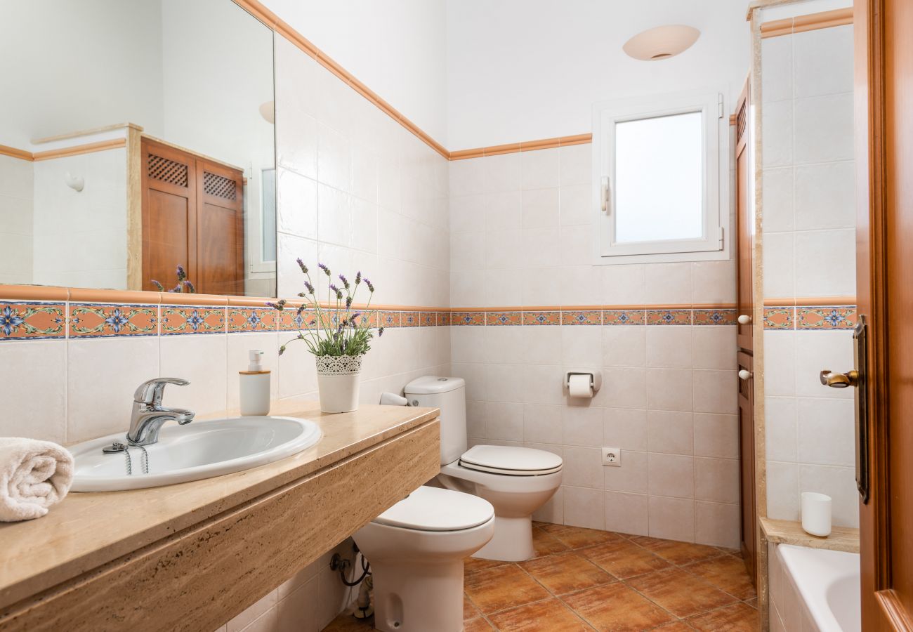 Villa in Cap d´Artruix - Menorca Fucsia