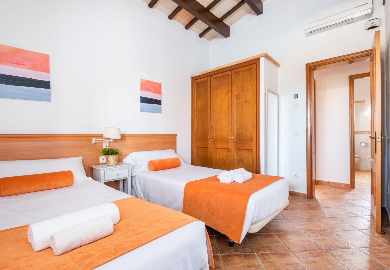 Villa in Cap d´Artruix - Menorca Fucsia