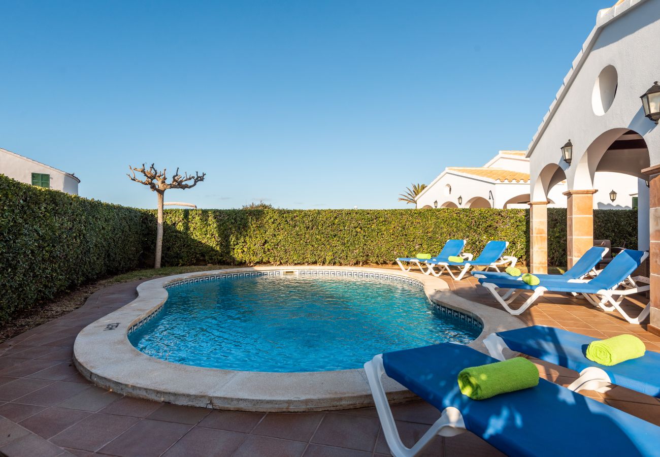Villa in Cap d´Artruix - Menorca Fucsia