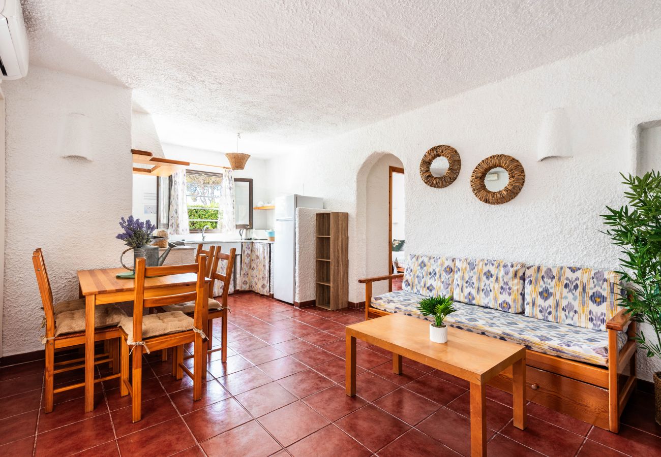 Ferienwohnung in Cala Blanca - Apartamentos  MONSINES 11 A